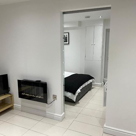Modern 1 Bedroom Holiday Apartment In Southminster Bagian luar foto