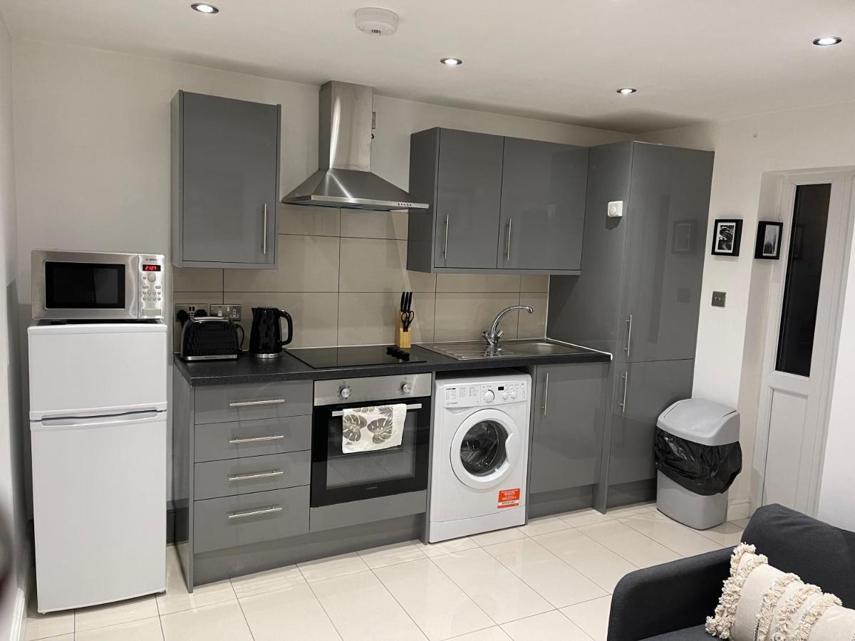 Modern 1 Bedroom Holiday Apartment In Southminster Bagian luar foto