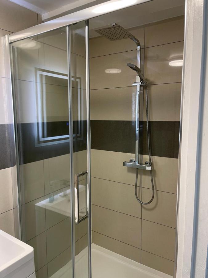 Modern 1 Bedroom Holiday Apartment In Southminster Bagian luar foto