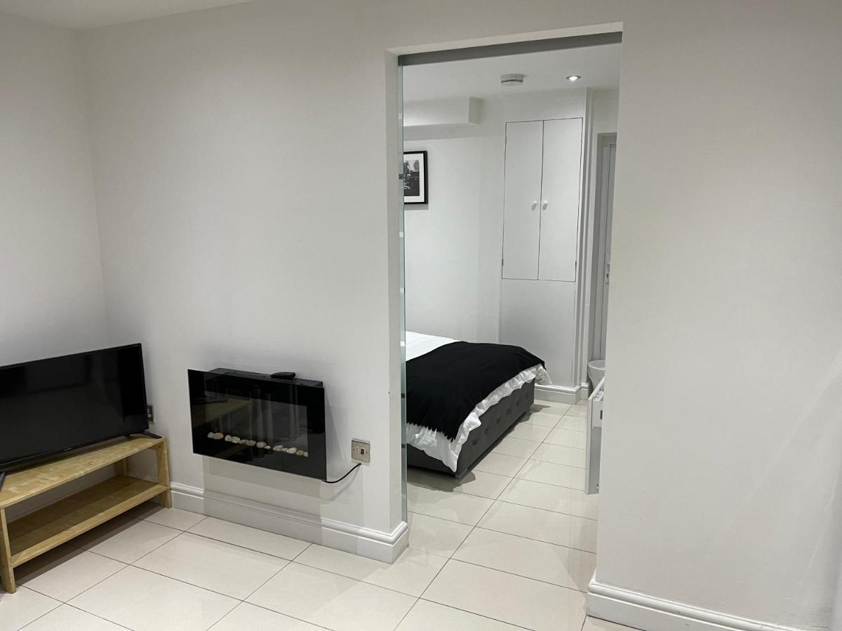 Modern 1 Bedroom Holiday Apartment In Southminster Bagian luar foto