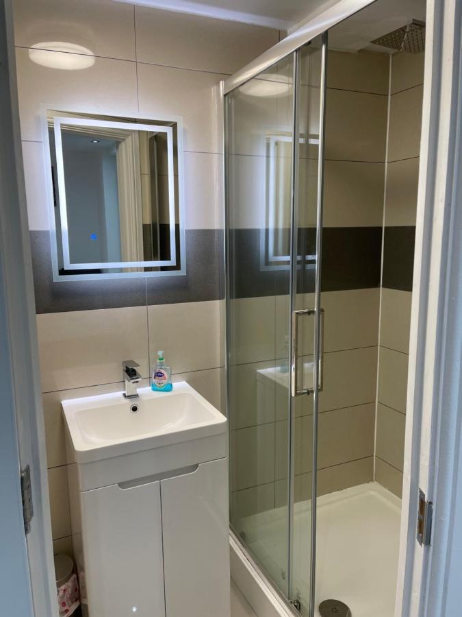 Modern 1 Bedroom Holiday Apartment In Southminster Bagian luar foto